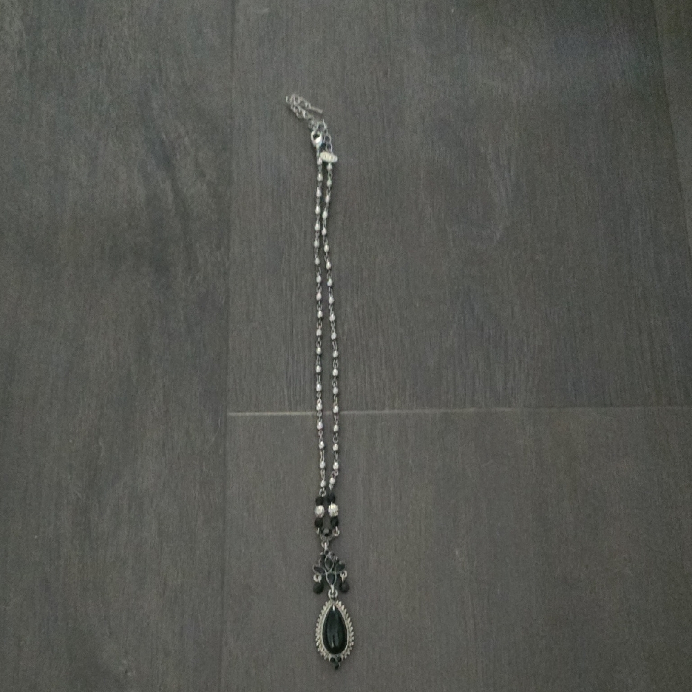 1928 Silver and Black Pendant Necklace
